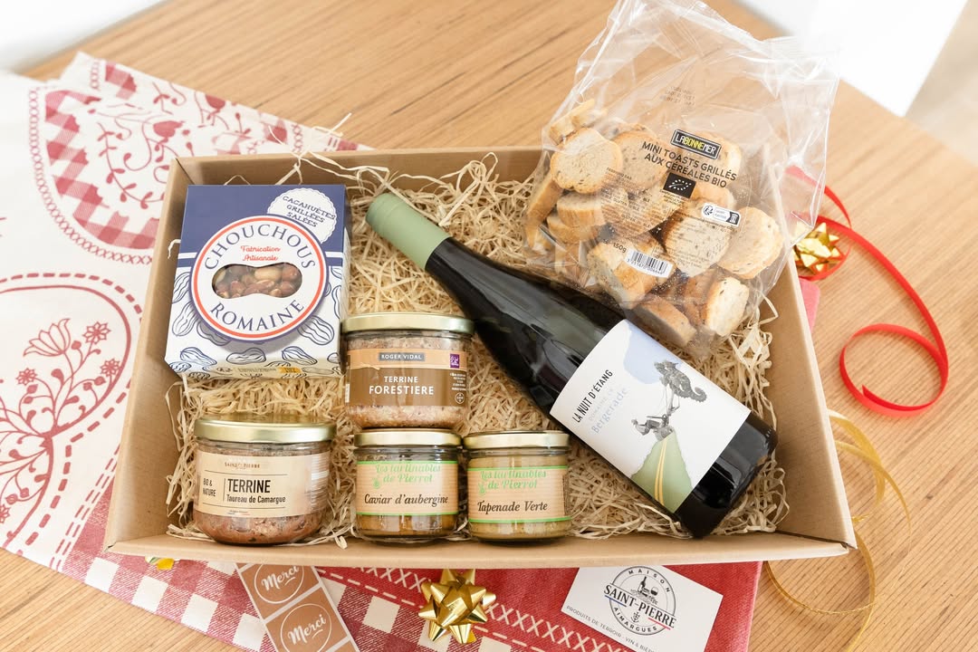 🎁 Trois jolis cadeaux d’anniversaire préparés à la Maison Saint-Pierre ! 🎂 Ces Trois coffrets…